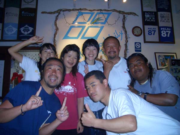 ブルーマリンStaffと皆で記念の１枚（ウッチー,恵美チャン,水澤さん,大和クン）